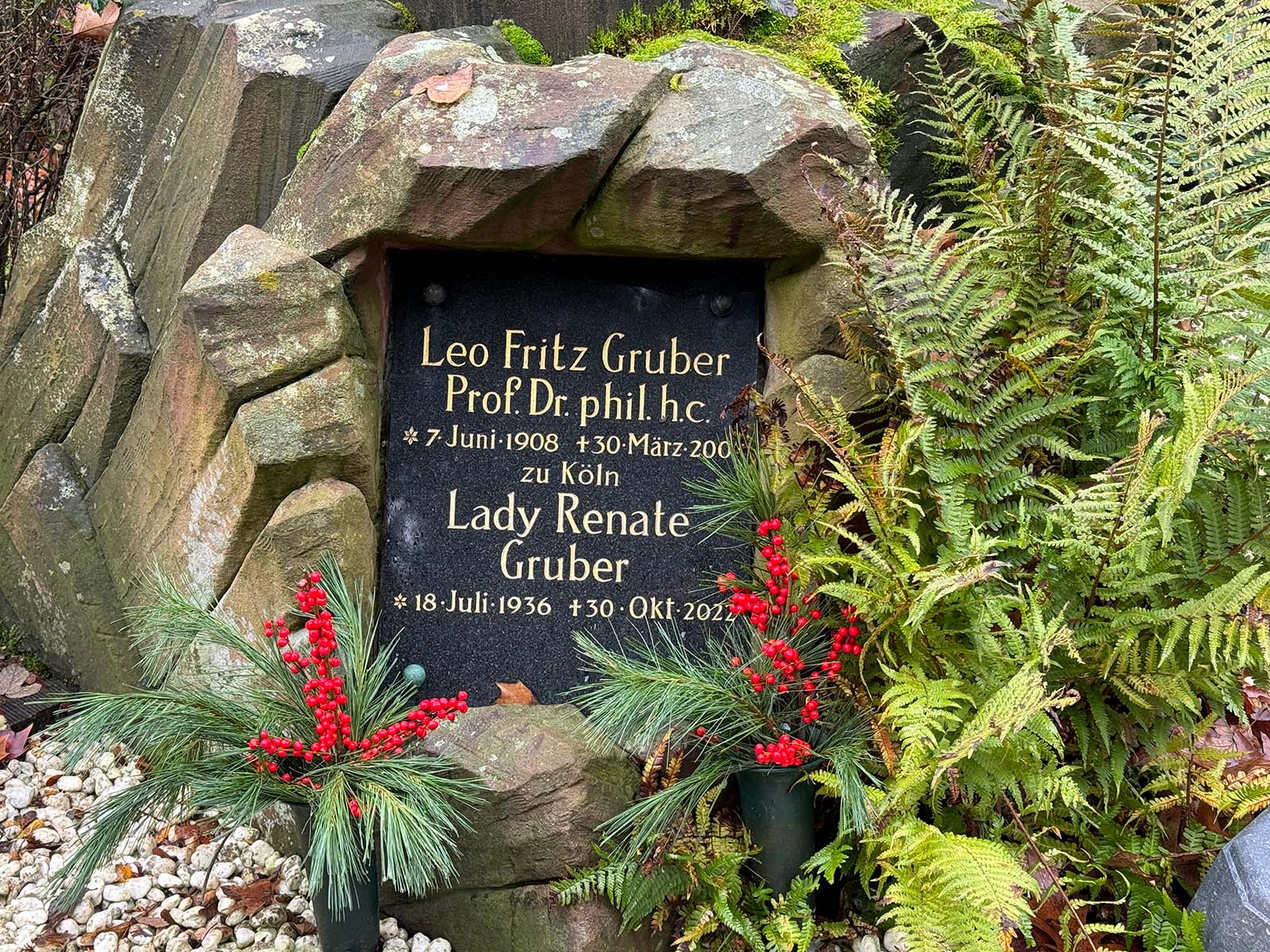 Grab von Lady Renate Gruber, L. Fritz Gruber auf dem Melaten-Friedhof